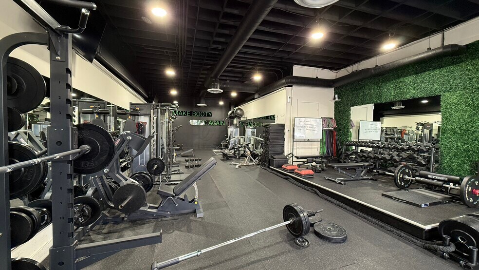 More Photos Of 4000-4004 Sports Arena Blvd, San Diego Freestanding For Lease