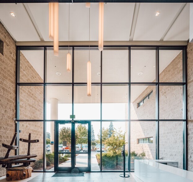 More Photos Of 7919 Folsom Blvd, Sacramento Office For Lease