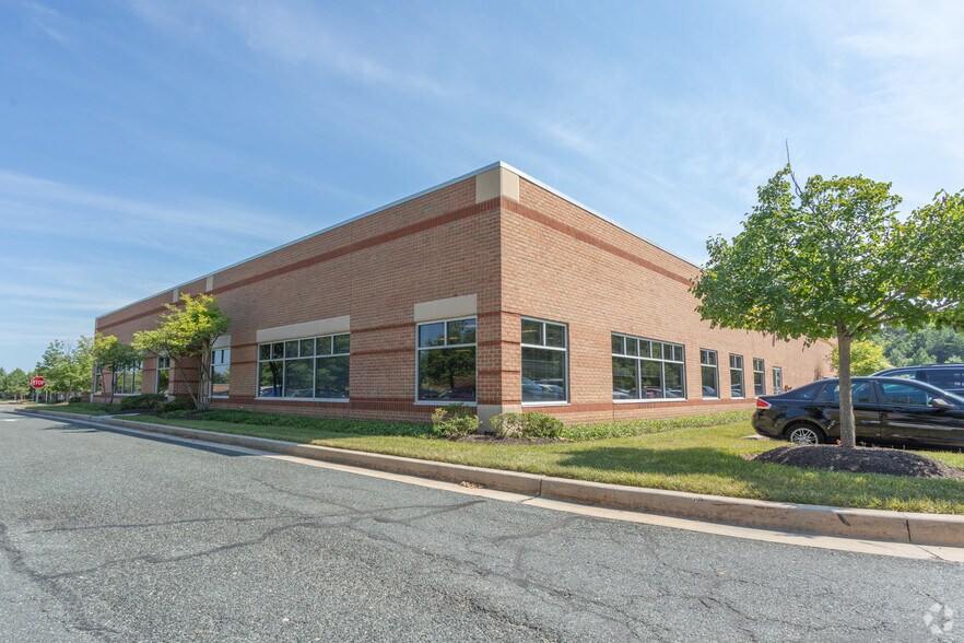 More Photos Of 8094 Sandpiper Cir, Baltimore Office For Lease