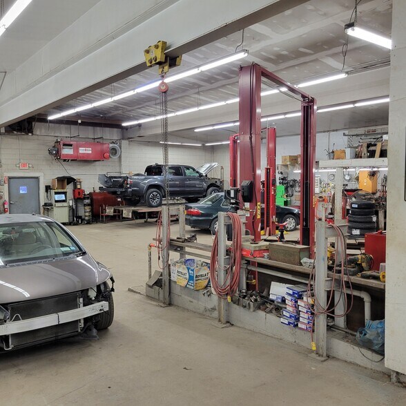 More Photos Of 61 Sullivan St, Wurtsboro Showroom For Sale