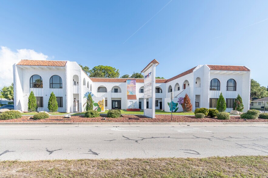 Primary Photo Of 6710 Embassy Blvd, Port Richey Medical For Lease