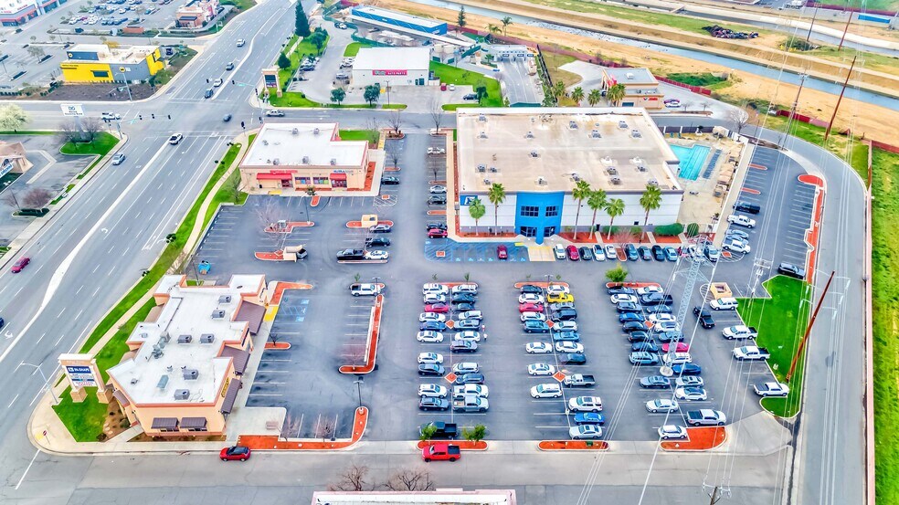 More Photos Of 3505 Coffee Rd, Bakersfield Freestanding For Sale