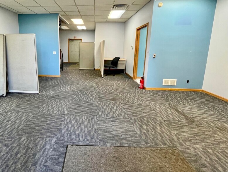 More Photos Of 1595 Weld Rd, Elgin Office For Lease