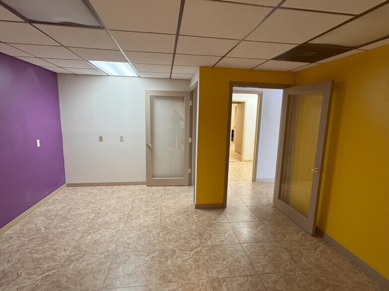 More Photos Of 5050 Gulf Blvd, Saint Petersburg Storefront For Lease