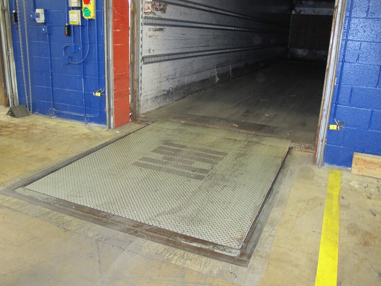 More Photos Of 1828 Freedom Rd, Lancaster Warehouse For Lease