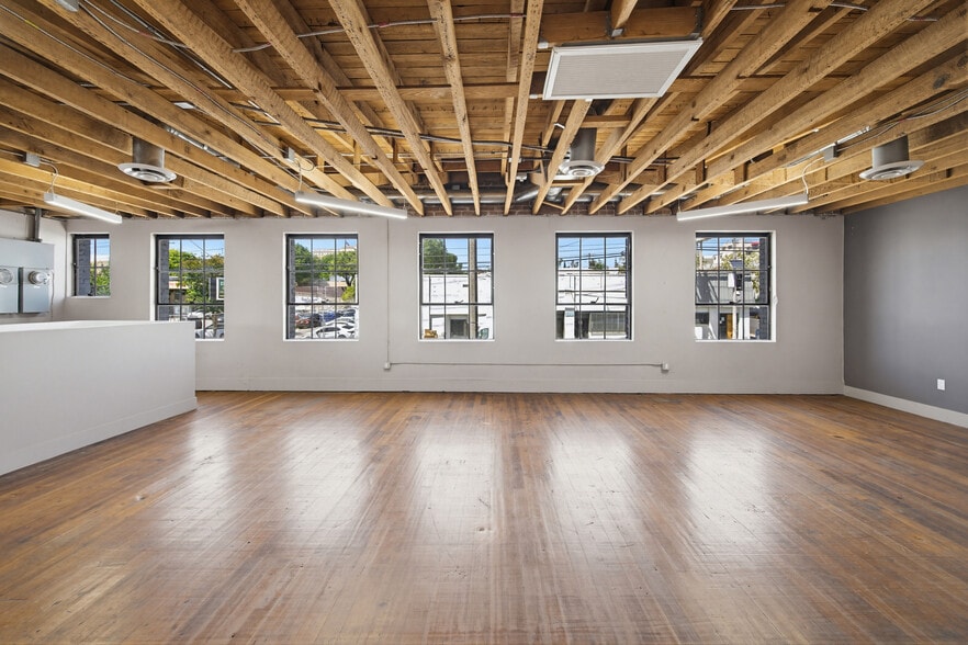 More Photos Of 2210 W Temple St, Los Angeles Showroom For Sale