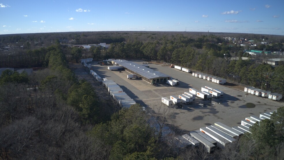 More Photos Of 9600 Express Ln, Richmond Truck Terminal For Lease