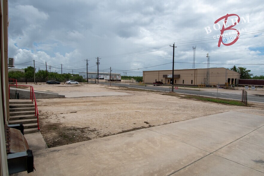More Photos Of 995 Industrial Blvd, Del Rio Distribution For Sale