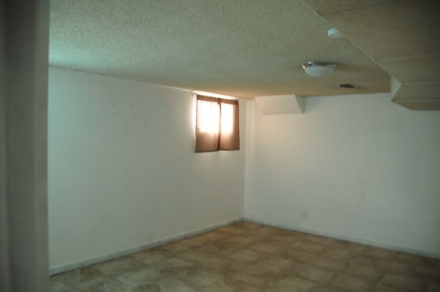 More Photos Of 2770 W 5400 S, Salt Lake City Flex For Sale