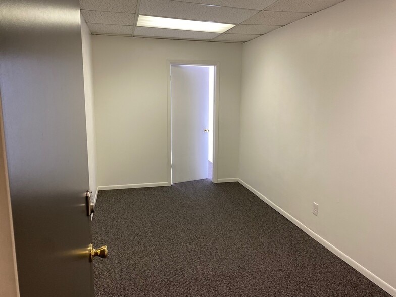 More Photos Of 1100 W Littleton Blvd, Littleton Loft Creative Space For Sale