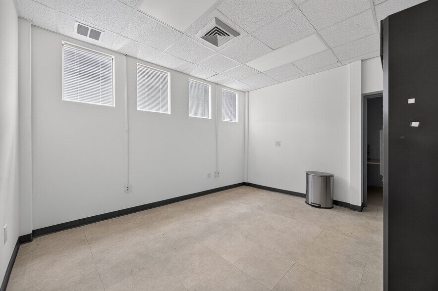 More Photos Of 15-21 School St, Quincy Medical For Sale