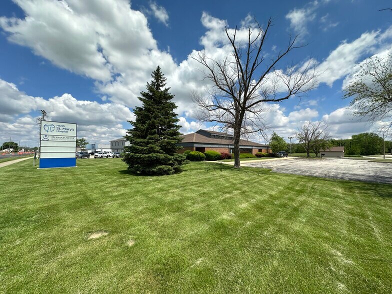 More Photos Of 1200 IL-121, Mount Zion Medical For Lease