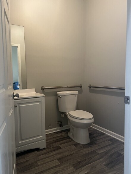 More Photos Of 640 Atlanta St, Barnesville Storefront For Lease