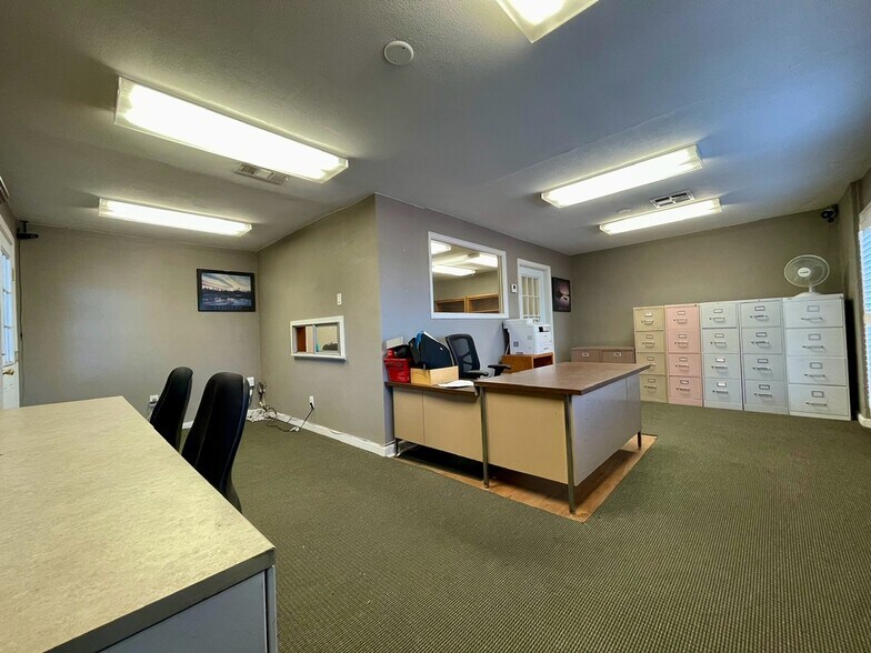 More Photos Of 821 W Main St, El Cajon Flex For Lease