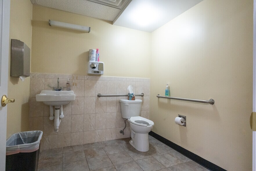 More Photos Of 160 Commack Rd, Commack Medical For Lease