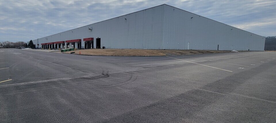 More Photos Of 29 Elizabeth Dr, Chester Distribution For Lease