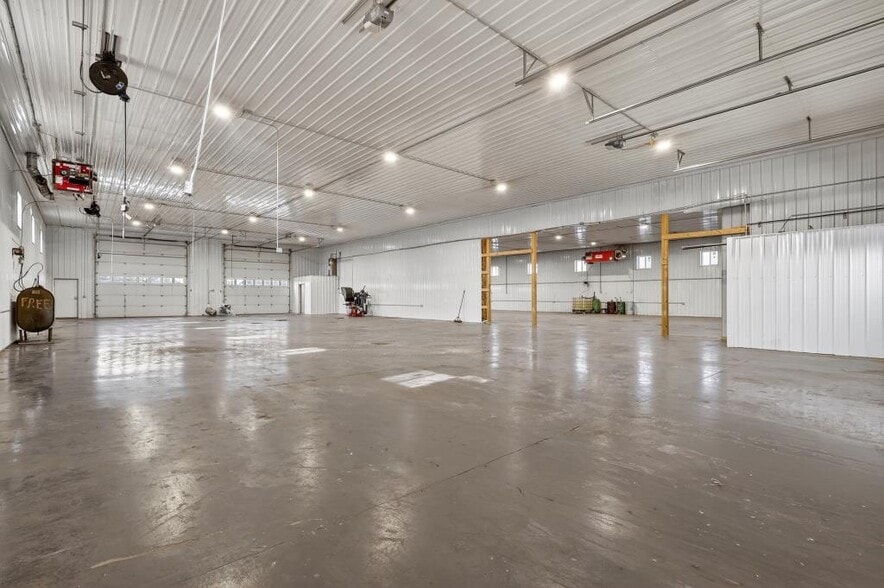 More Photos Of 8635 Sterling Heights Dr, Clarksville Industrial For Sale