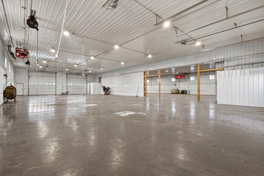 More Photos Of 8635 Sterling Heights Dr, Clarksville Warehouse For Sale