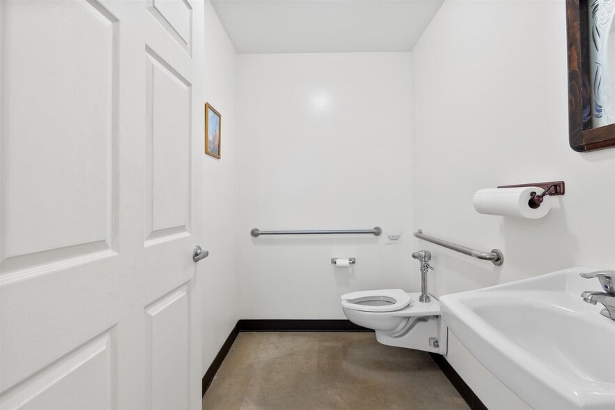 More Photos Of 4504 Bussey Rd, Syracuse General Retail For Sale