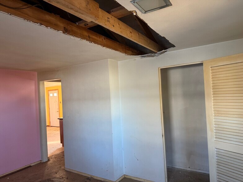 More Photos Of 239 Grand Ave, Waterloo Specialty For Sale