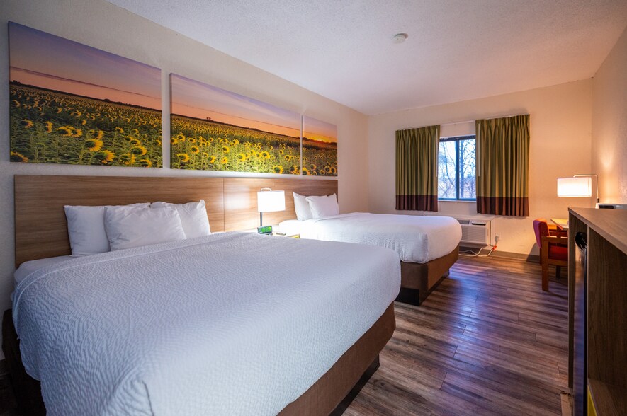 More Photos Of 1510 SW Wanamaker Rd, Topeka Hotel For Sale