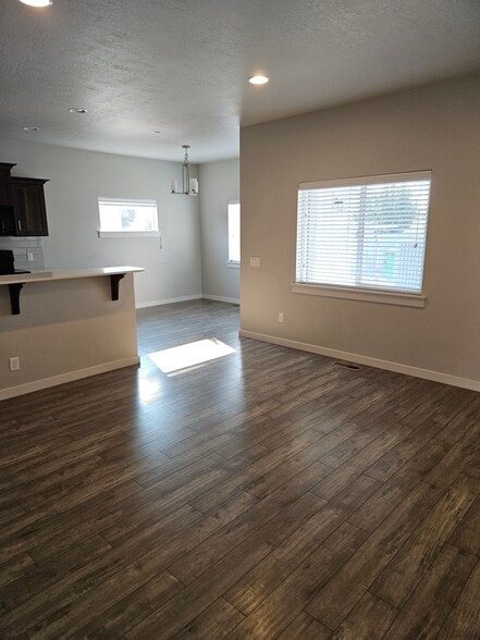 More Photos Of 324 NE 3rd St, Meridian Multifamily For Sale