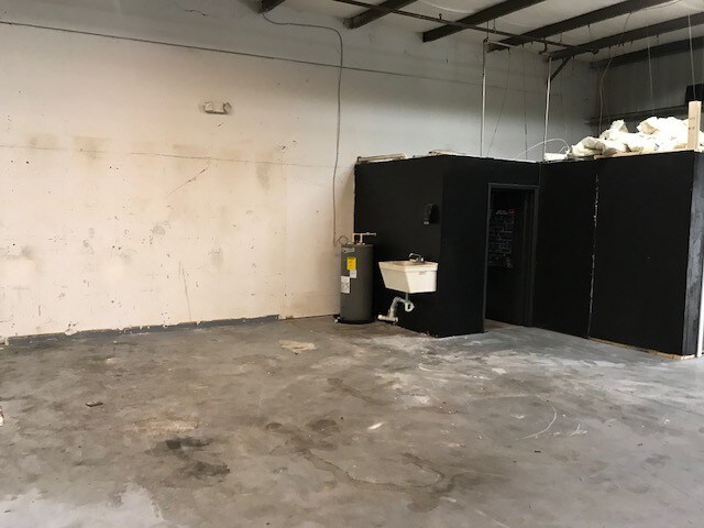 More Photos Of 825 15th St, Lake Park Warehouse For Lease