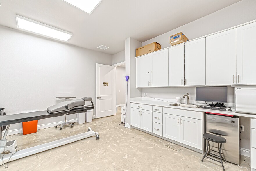 More Photos Of , Tomball Office For Sale