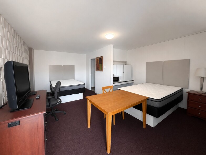More Photos Of 101 Centre St, Assiniboia Hotel For Sale