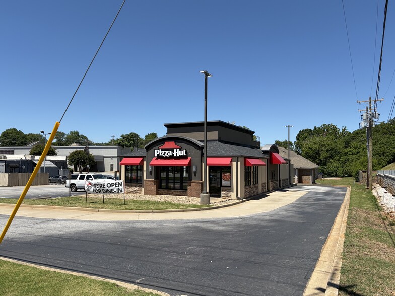 Primary Photo Of 111 State Park Rd, Greenville Fast Food For Sale
