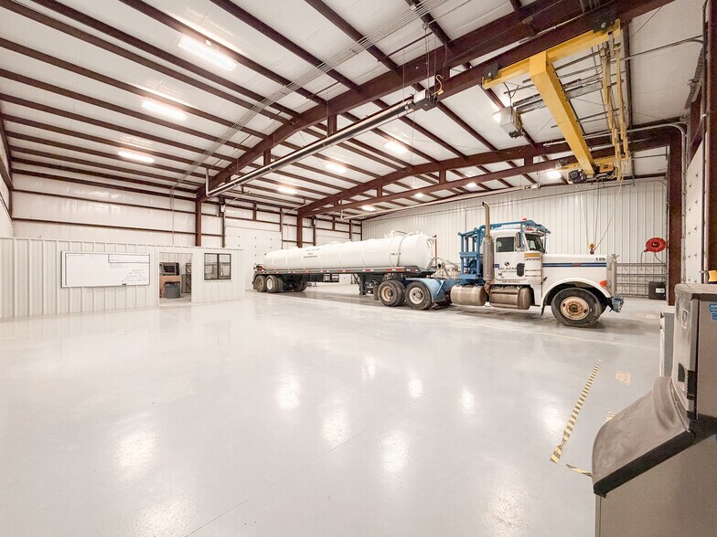 More Photos Of 609 I-20, Pecos Manufacturing For Lease