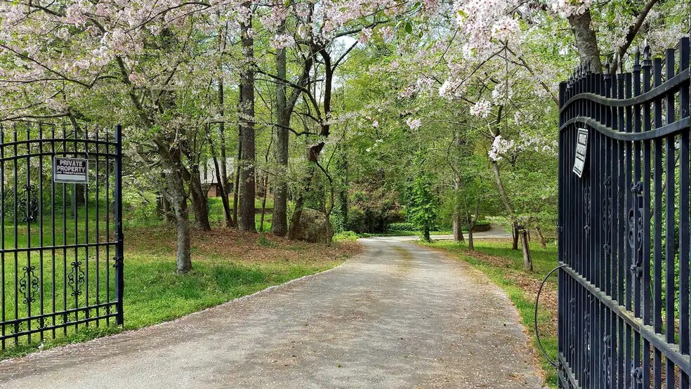 More Photos Of 3000 Cathedral Pl, Decatur Movie Radio TVStudio For Sale