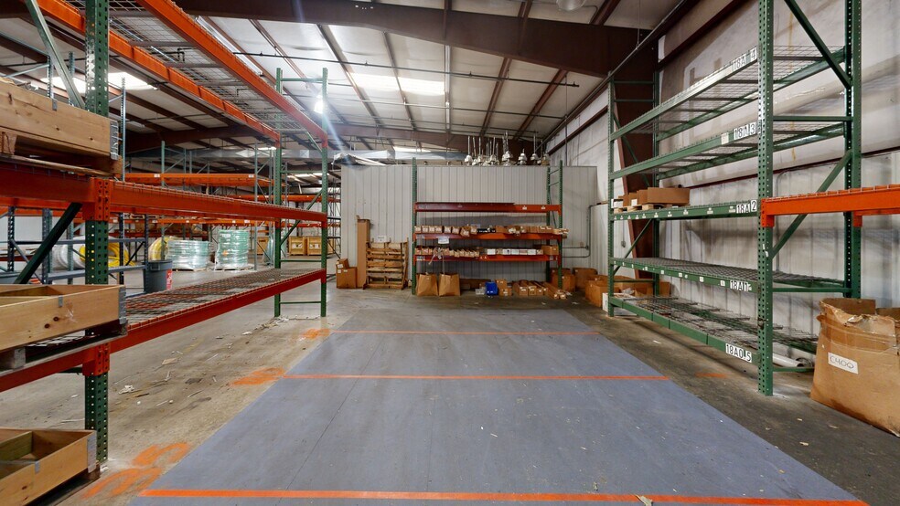 More Photos Of 551 N 13th St, Rogers Warehouse For Lease