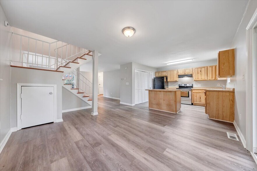 More Photos Of 1702 Elbert Dr, Roanoke Apartments For Sale