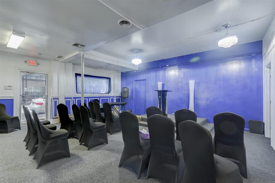 More Photos Of Londale Hotel, Houston Specialty For Sale