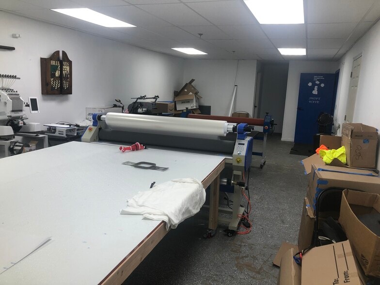 More Photos Of 400 Chapel Rd, South Windsor Light Manufacturing For Sale