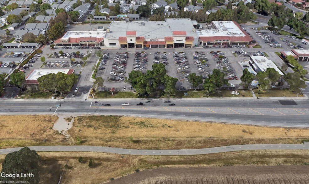 More Photos Of 185 Branham Ln, San Jose General Retail For Lease