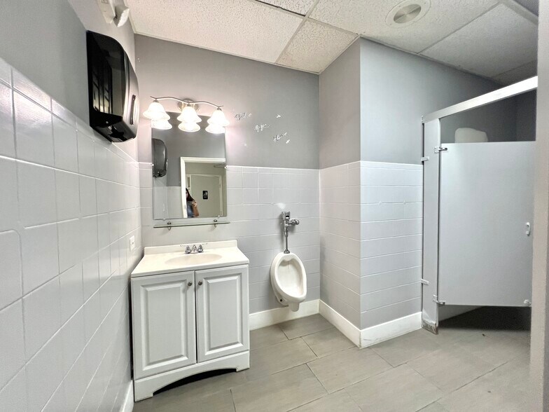 More Photos Of 3425 NW 73rd Ave, Miami Office For Lease