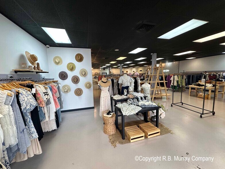 More Photos Of 1324-1326 E. Battlefield, Springfield General Retail For Lease