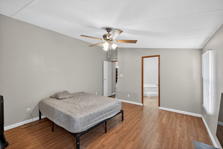 More Photos Of 11010 W Joan Dr, Odessa Warehouse For Sale