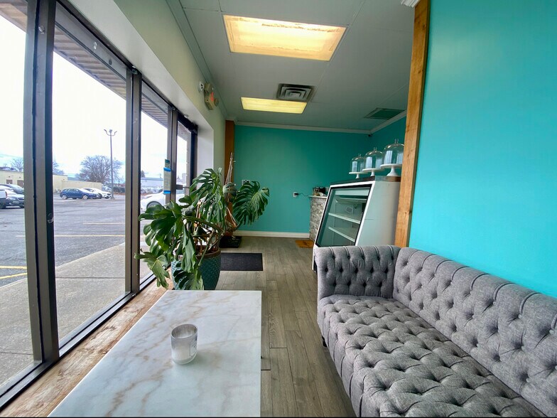 More Photos Of 725-745 Gardiners Rd, Kingston General Retail For Lease