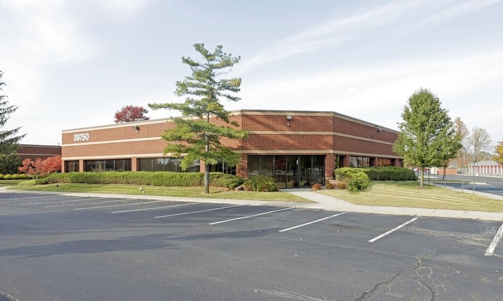More Photos Of 39830 Grand River Ave, Novi Research And Development For Lease