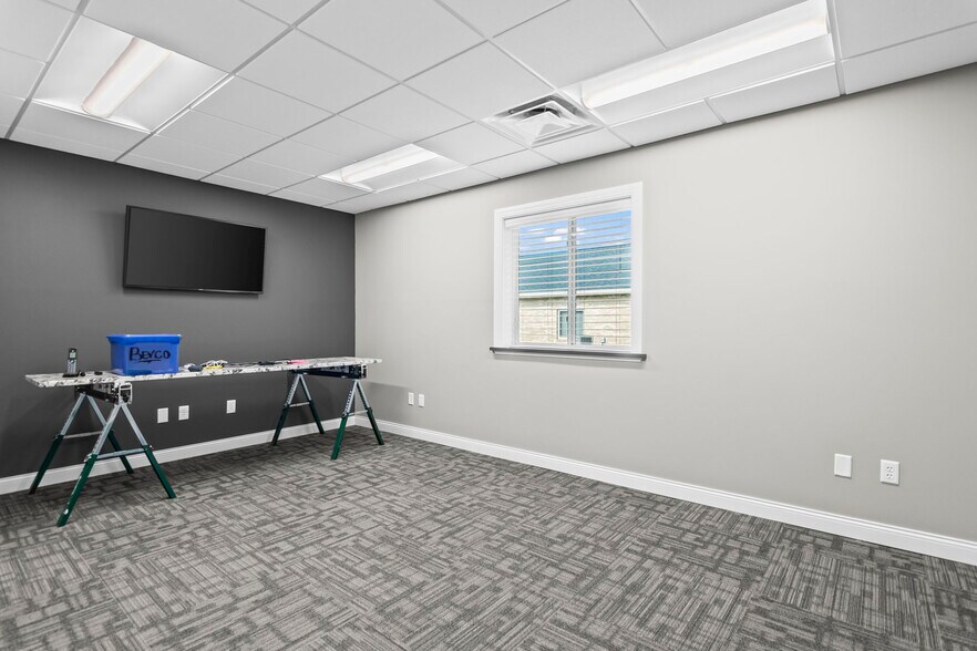 More Photos Of 3901 Pintail Dr, Springfield Office For Sale