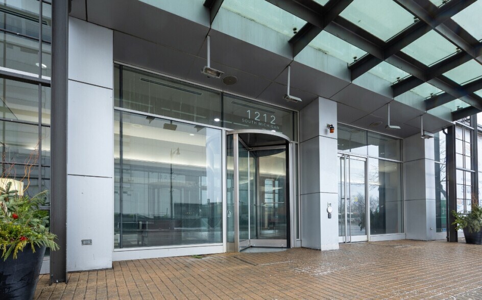 More Photos Of 1212 S Michigan Ave, Chicago Apartments For Lease