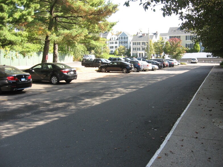 More Photos Of 76 Progress Dr, Stamford Research And Development For Lease