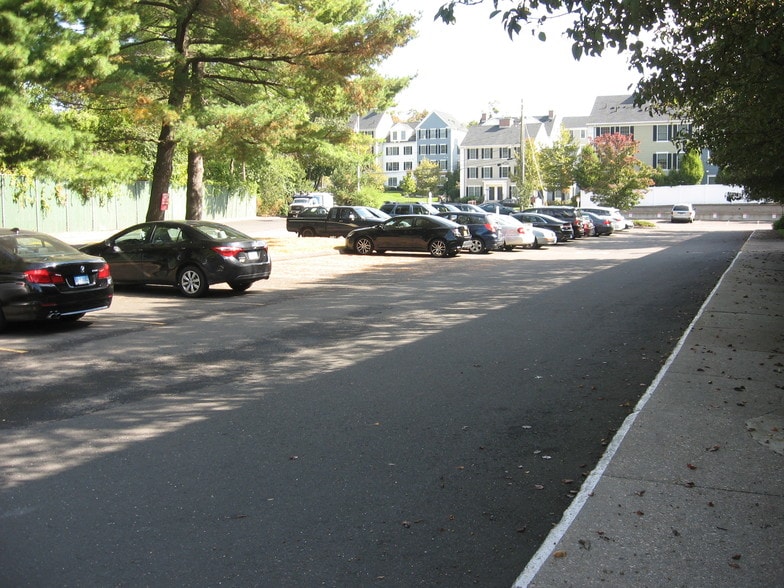 More Photos Of 76 Progress Dr, Stamford Research And Development For Lease