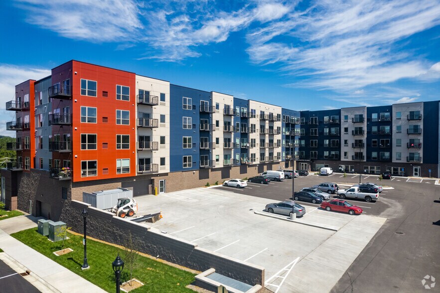 More Photos Of 125 Scott St N, Shakopee Apartments For Lease