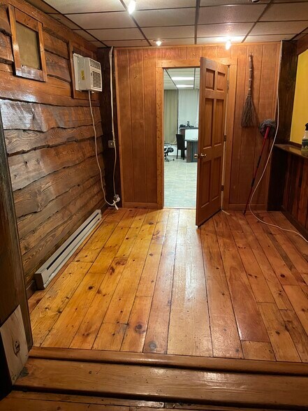 More Photos Of 325 N Main St, Liberty Flex For Lease