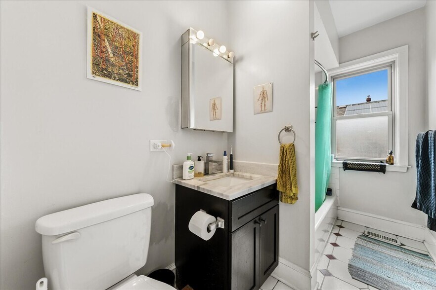 More Photos Of 1723 W Foster Ave, Chicago Multifamily For Sale