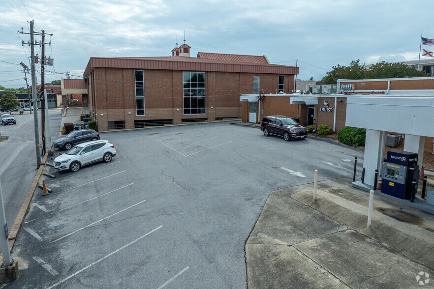 More Photos Of 501 2nd Ave N, Clanton Bank For Sale